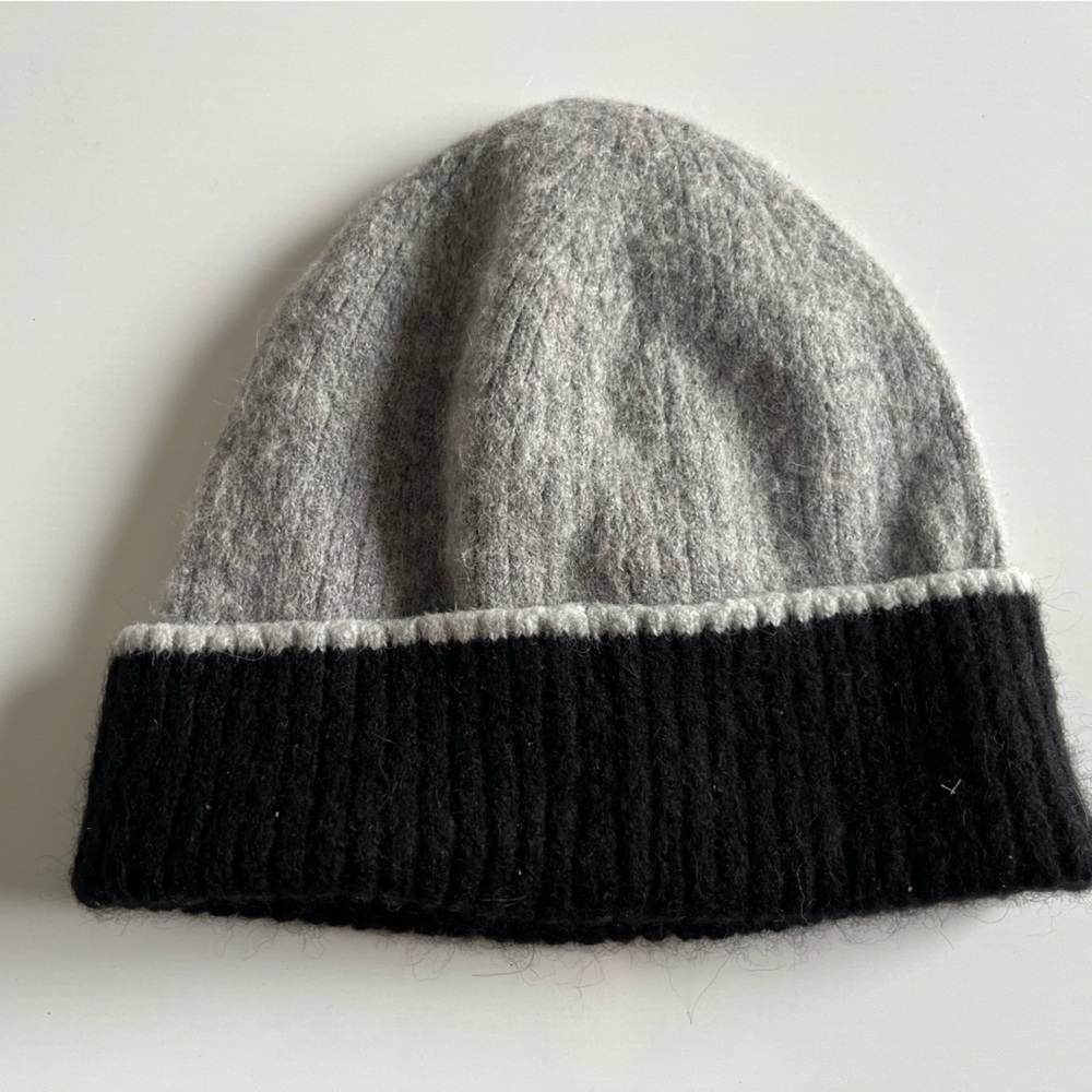 lululemon athletica alpaca Gray and Black Ribbed Cuff Knit Beanie - Picture 2 of 4